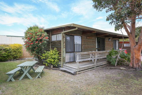 Lazy Acre Log Cabins - Accommodation Noosa 6