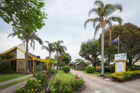 Lazy Acre Log Cabins - Accommodation Noosa 0