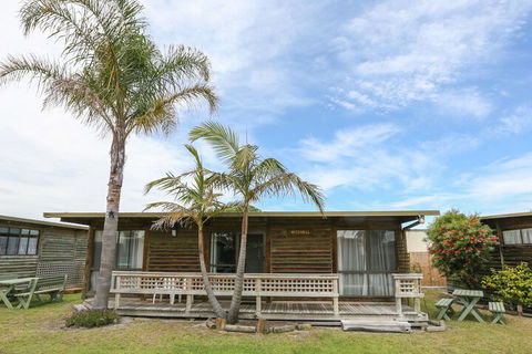 Lazy Acre Log Cabins - Accommodation Noosa 3