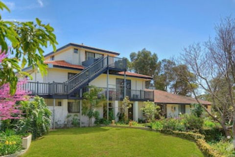 Martin Fields Beach Retreat - Accommodation Noosa 0