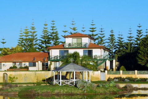 Martin Fields Beach Retreat - Accommodation Noosa 1
