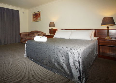 Seaton Arms Motor Inn - Accommodation Noosa 2