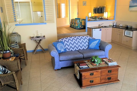 Al Mare Beachfront Retreat - Accommodation Noosa 6