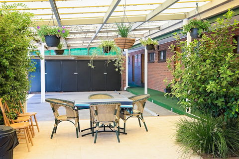 Elm Court Motel - Accommodation Noosa 2