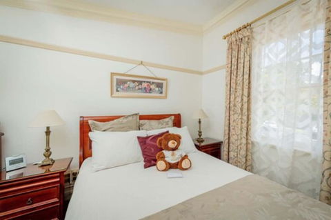 Cobb & Co Court Boutique Hotel - Accommodation Noosa 1