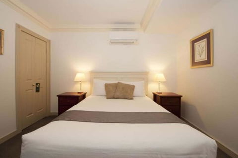 Cobb & Co Court Boutique Hotel - Accommodation Noosa 3