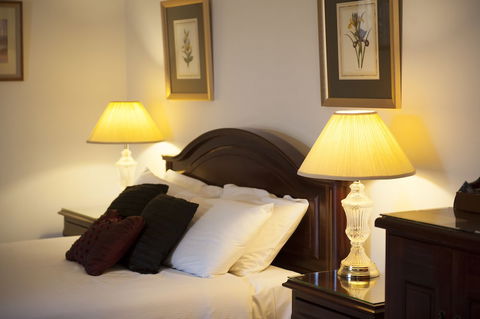 Cobb & Co Court Boutique Hotel - Accommodation Noosa 0