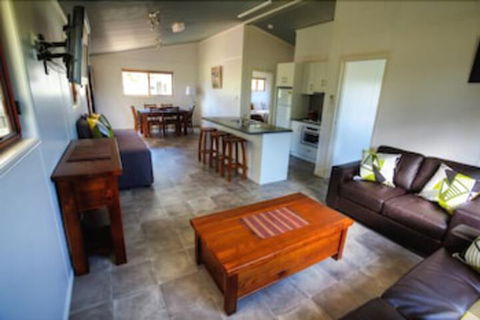 Killarney View Cabins & Caravan Park - Accommodation Noosa 0