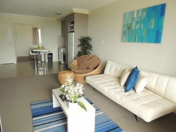 Airlie Central Apartments - Accommodation Noosa 2