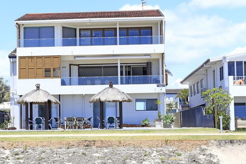 Bilinga Beach Motel - Accommodation Noosa 2