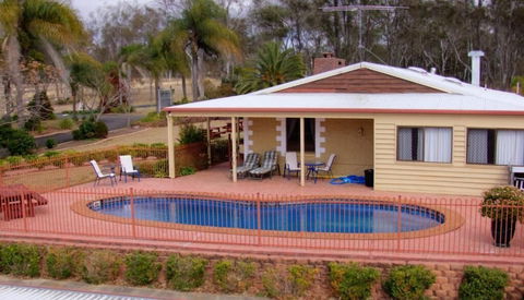 Copper Country Motor Inn & Restaurant - Accommodation Noosa 2