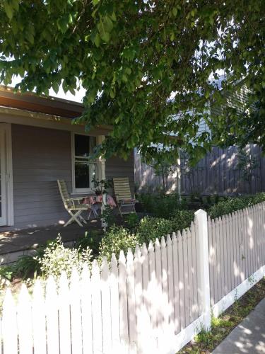 Cream Cottage - Accommodation Noosa 1