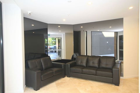 RNR Serviced Apartments North Melbourne - Accommodation Noosa 2