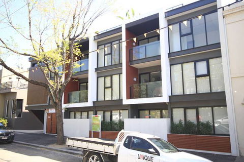 RNR Serviced Apartments North Melbourne - Accommodation Noosa 1