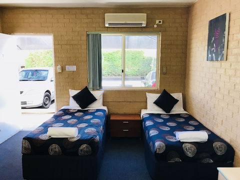 Shamrock Hotel Motel - Accommodation Noosa 2