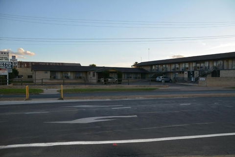 Adrian Motel - Accommodation Noosa 2