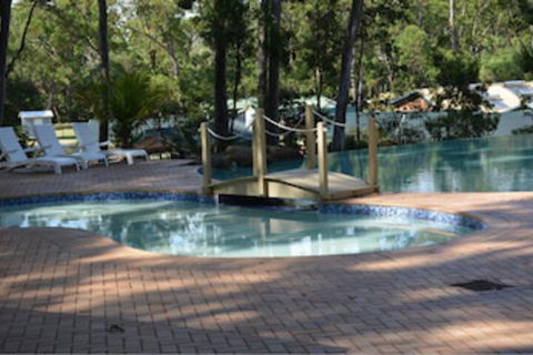 Island View Beach Resort - Accommodation Noosa 0