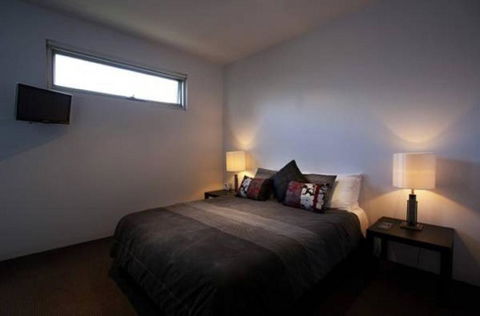 Battery Cove Beach Front Apartment - Accommodation Noosa 4