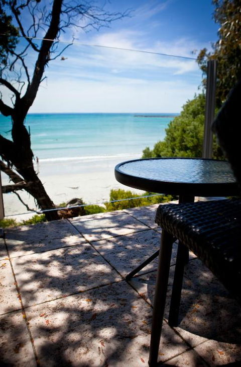 Battery Cove Beach Front Apartment - Accommodation Noosa 2