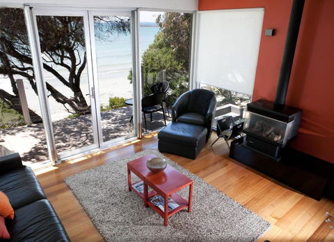 Battery Cove Beach Front Apartment - Accommodation Noosa 5