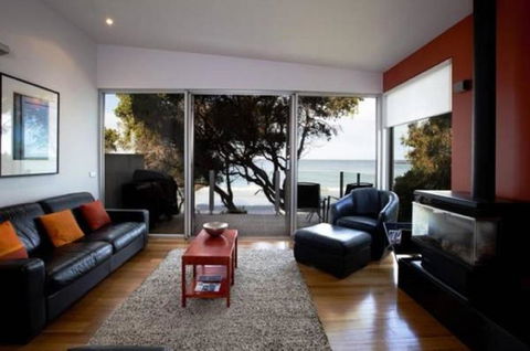 Battery Cove Beach Front Apartment - Accommodation Noosa 1