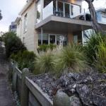 Battery Cove Beach Front Apartment - Accommodation Noosa 0