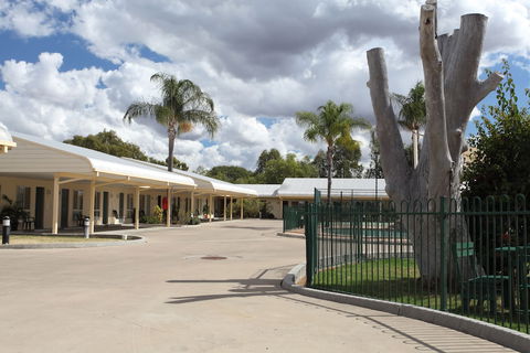 The Jolly Swagman Motor Inn - Accommodation Noosa 1
