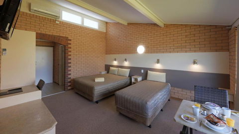Tenterfield Motor Inn - Accommodation Noosa 2