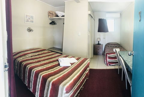 Motel Holliday Kingaroy - Accommodation Noosa 2