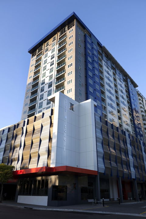 H On Mitchell Apartment Hotel - Accommodation Noosa 0