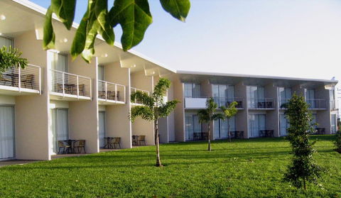 Country Roads Motor Inn Dysart - Accommodation Noosa 0
