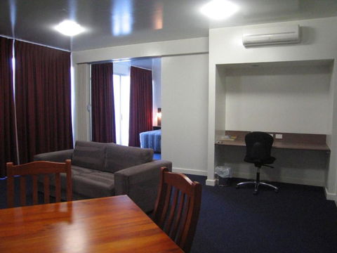 Country Roads Motor Inn Dysart - Accommodation Noosa 2