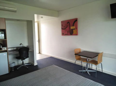 Country Roads Motor Inn Dysart - Accommodation Noosa 5
