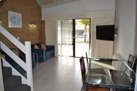 Lake Edge Resort - Accommodation Noosa 7