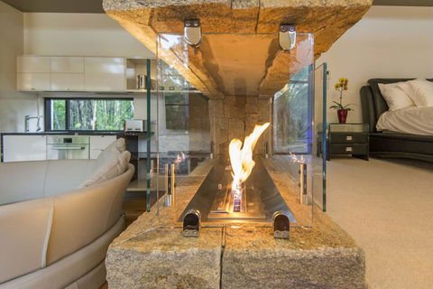 The Feathered Nest - Wildlife Retreat - Accommodation Noosa 1