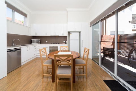 Waterstreet Apartment - Accommodation Noosa 4