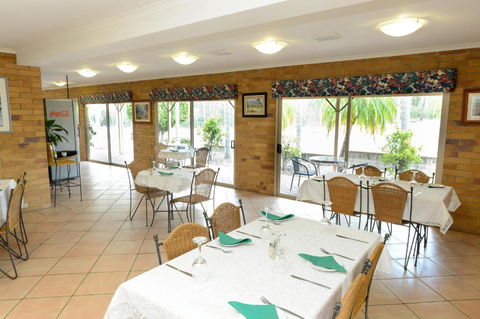 Country Comfort Gin Gin Wild Scotsman Motor Inn - Accommodation Noosa 1