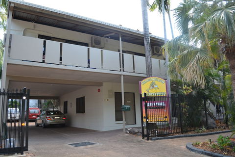 Frogshollow Backpackers - Accommodation Noosa 0