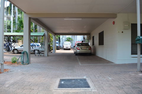 Frogshollow Backpackers - Accommodation Noosa 1