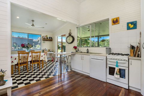 Escape To Baileys On Fernleigh - Accommodation Noosa 4