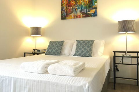 Melbourne SkyHigh Apartments - Accommodation Noosa 7