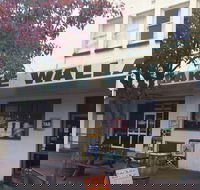Lake Wallace Hotel - Accommodation Noosa