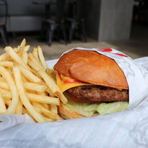 Carl's Jr. - Beenleigh - Accommodation Noosa 0