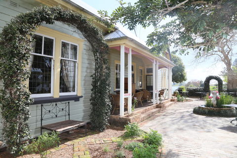 The Old Bank Gladstone - Accommodation Noosa 1