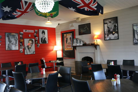 RnR's Diner - Accommodation Noosa 1
