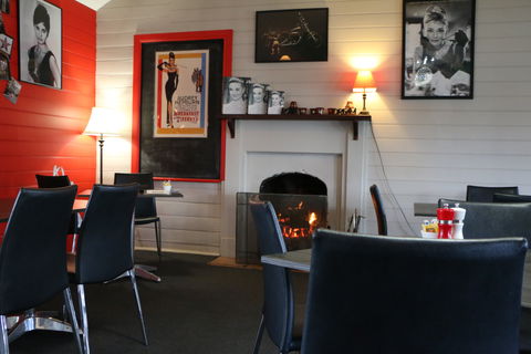 RnR's Diner - Accommodation Noosa 2