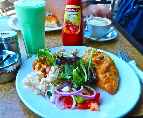 Q Cafe - Accommodation Noosa 0