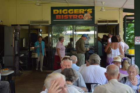 303 Bar And Diggers Bistro - Accommodation Noosa 2