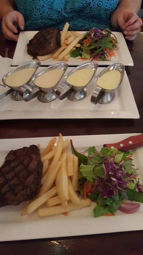 The Arch Rival Bar & Grill - Accommodation Noosa 6