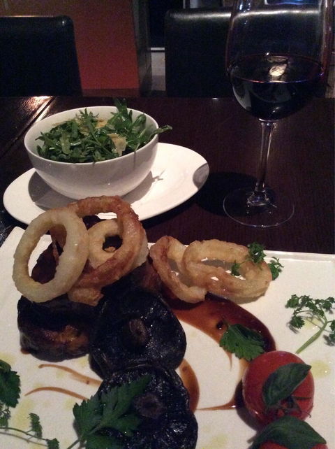 O Bar & Restaurant - Accommodation Noosa 2